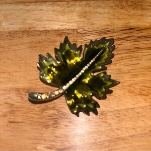 Elegant Green Leaf Brooch